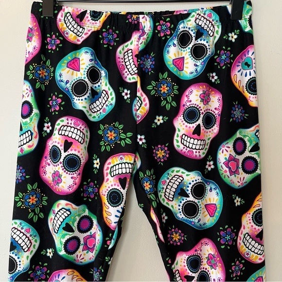 No Boundaries Day of the Dead Skull Cropped Leggings Medium - Picture 2 of 9